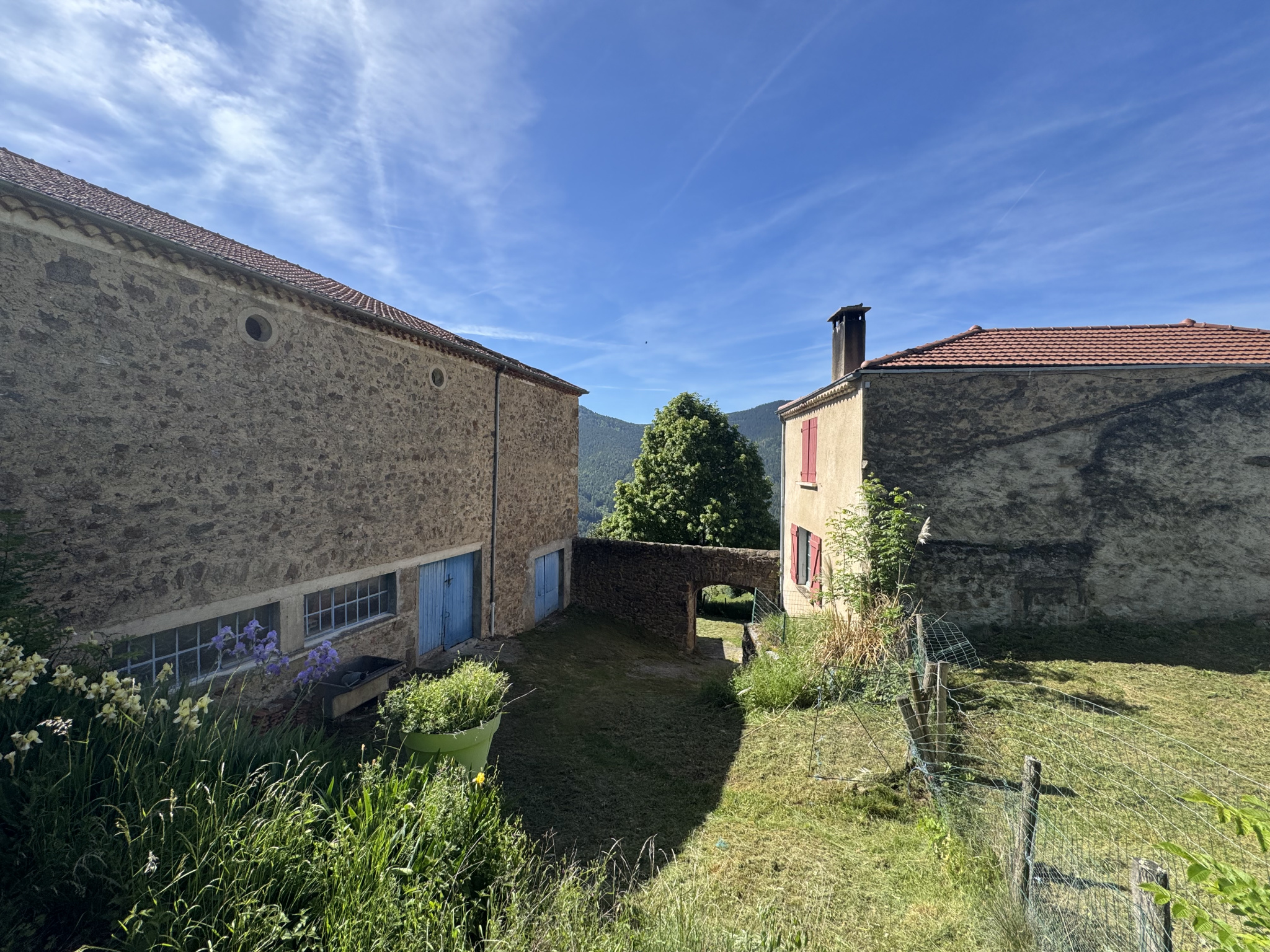 Maison ancienne 90m2 avec dépendances au Monestier