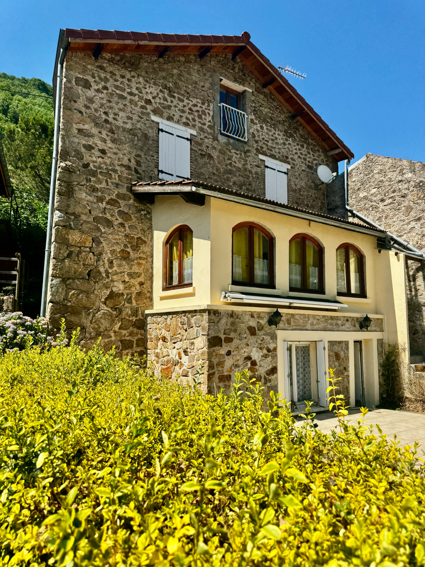 Maison de 108 m2  5 pièces avec dépendance et garage de 69 m