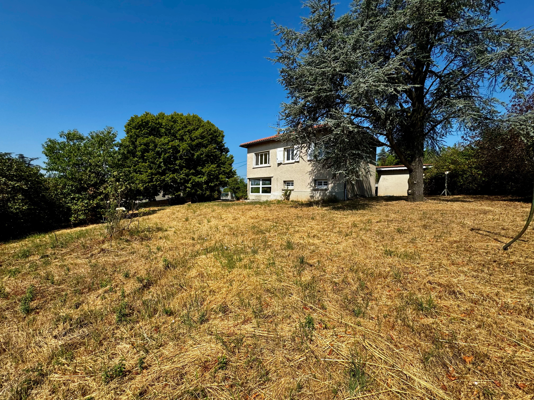 Maison de 100m2 avec terrain de 1449m2