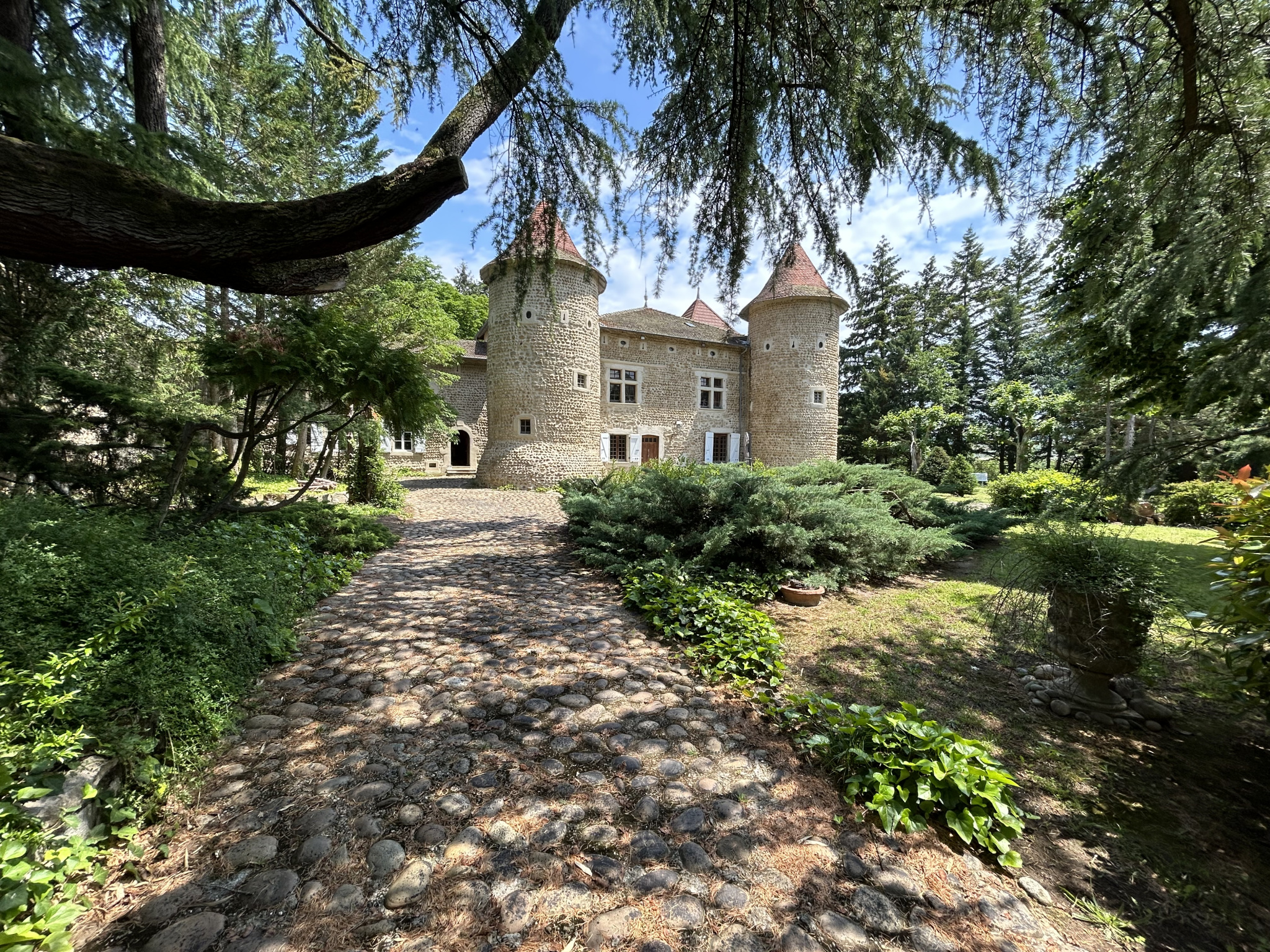 Bâtisse en pierres - 329 m2